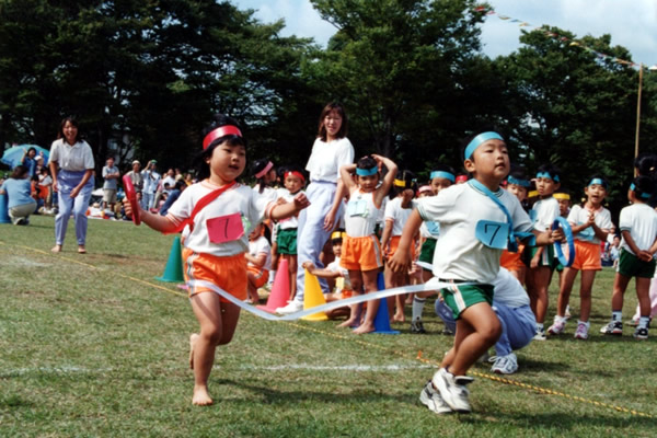 今走ったらどっちが勝つかな運動会